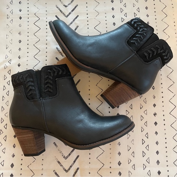 NWT Olukai Kamahoi Black Booties - Picture 2 of 9